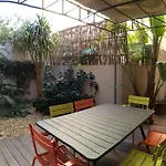 Un Patio A Apartment *