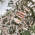 Un Patio A Apartment