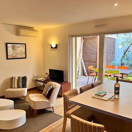 Apartment Un Patio A *