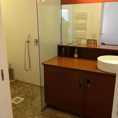 Un Patio A Apartment